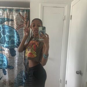 Meet your Posher, Camille